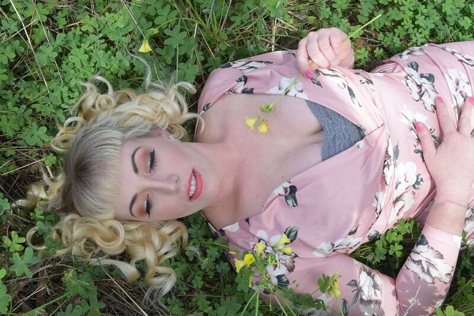 Flirtatious Makeup and Hair